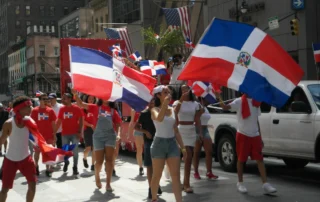 Bodegas, bachata y béisbol: cómo la comunidad dominicana transformó la cultura de Nueva York